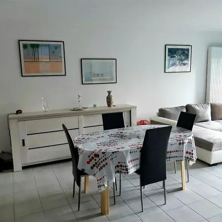 à 150m De La Grande De *